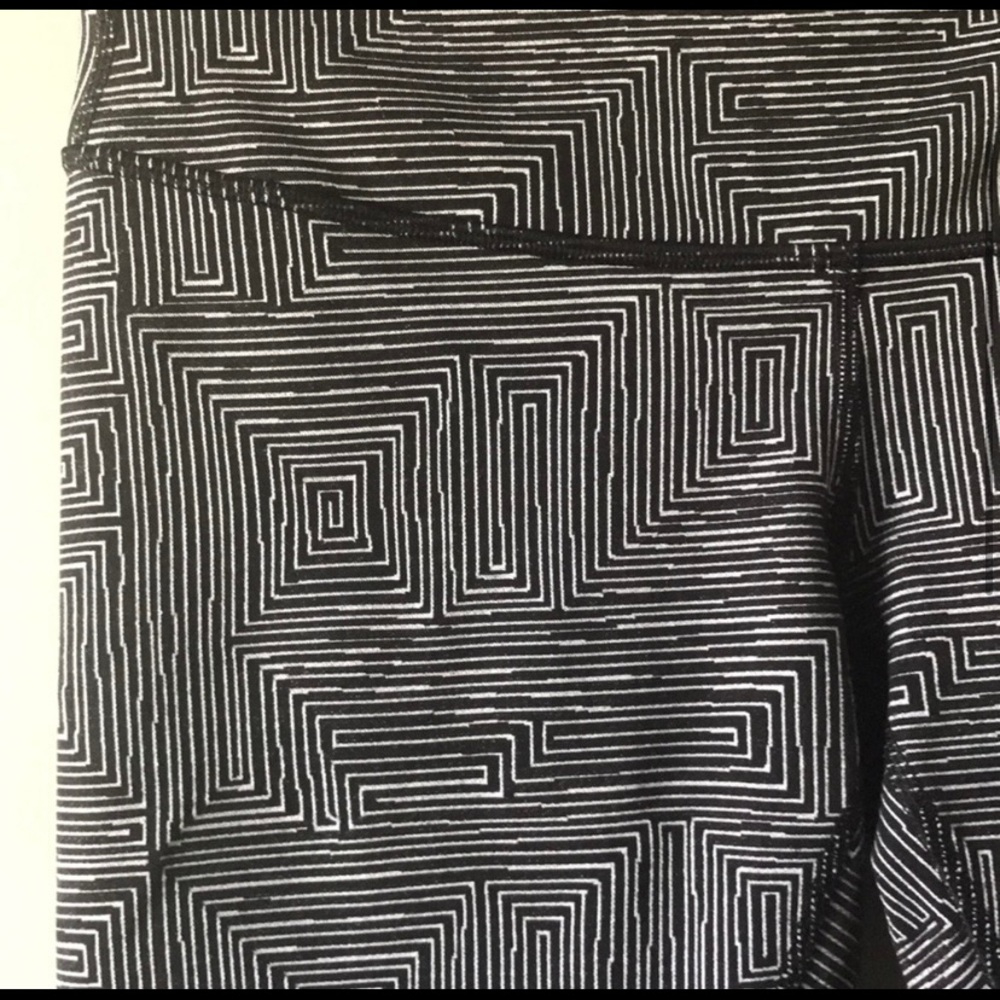 Lululemon Black and White Cropped Leggings - Picture 3 of 5